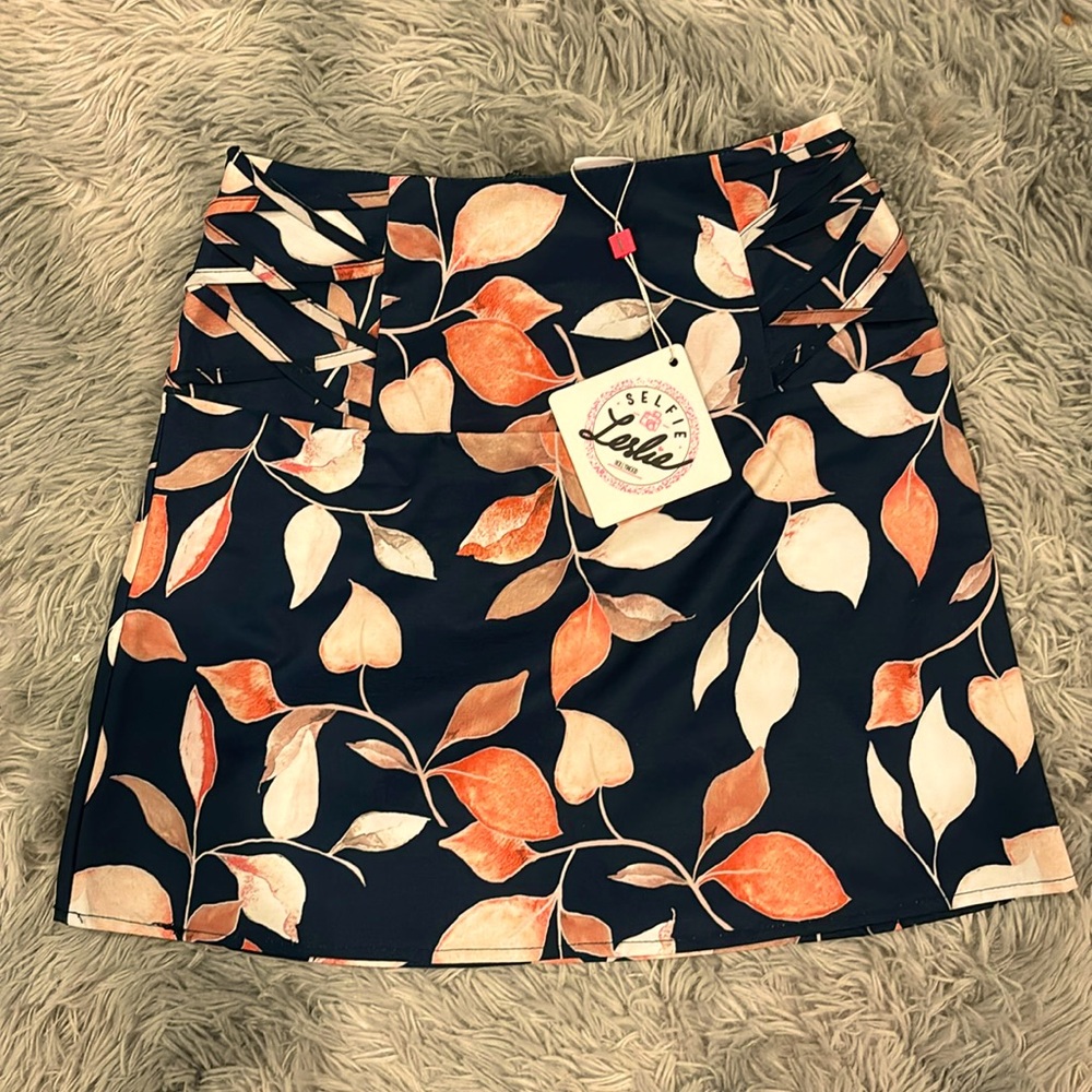 Selfie Leslie Beautiful skirt! Gorgeous details as well as the Leaf Print SZ S